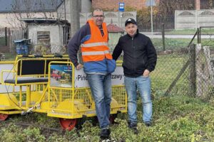 Turystyczne drezyny wracają na kolejne tory Ponidzia - Radio Kielce Towarzystwo Przyjaciół Ponidzia planuje reaktywację ruchu turystycznego na trasie dawnej kolejki wąskotorowej w Chrobrzu / Fot. Towarzystwo Przyjaciół Ponidzia