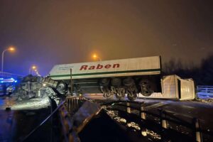 09.01.2026. Skarżysko-Kamienna. Trasa ekspresowa S7 . Wypadek / Fot. straż pożarna