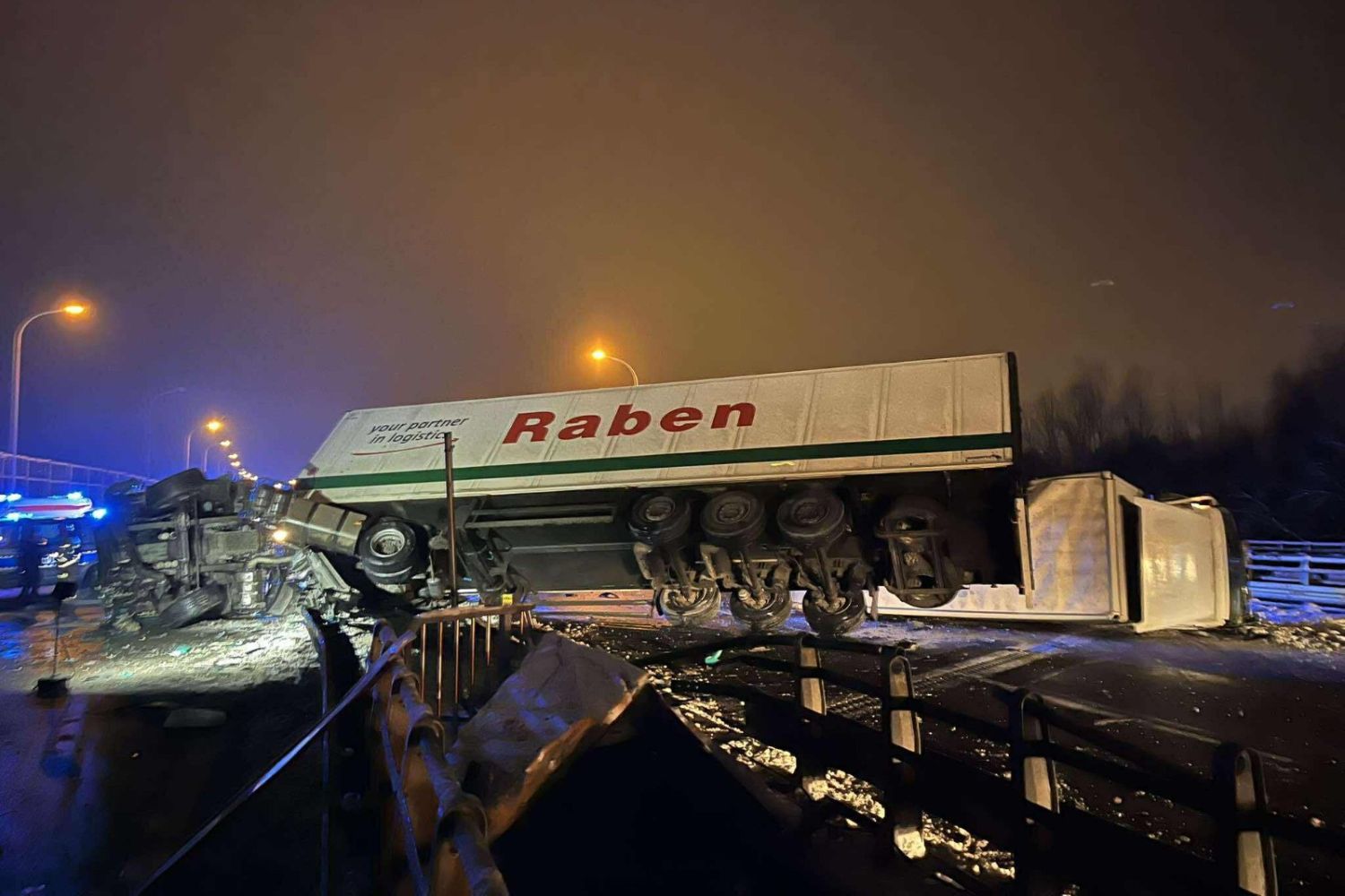 09.01.2026. Skarżysko-Kamienna. Trasa ekspresowa S7 . Wypadek / Fot. straż pożarna