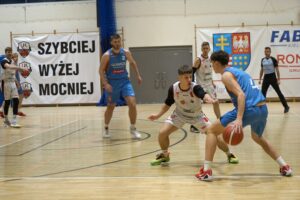 06.12.2025. Kielce. Mecz II ligi koszykarzy AZS UJK Kielce TAURON GTK II Gliwice / Fot. Maciej Makuła - Radio Kielce