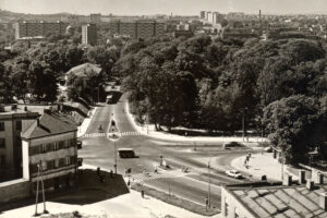 Historia kieleckich ulic. Krakowska Rogatka - Radio Kielce Kielce. Krakowska Rogatka. Lata 1970-1979. Widok z biurowca „Nida” / źródło: facebook.com/KielceNaPrzestrzeniLat