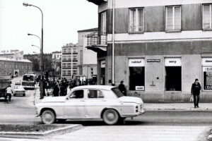 Historia kieleckich ulic. Krakowska Rogatka - Radio Kielce Kielce. Krakowska Rogatka. Lata 1980-1981. Skrzyżowanie ulic Jana Pawła II i Seminaryjskiej (wówczas Świerczewskiego i Gwardii Ludowej) / źródło: fotopolska.eu; fot. Antoni Myśliwiec