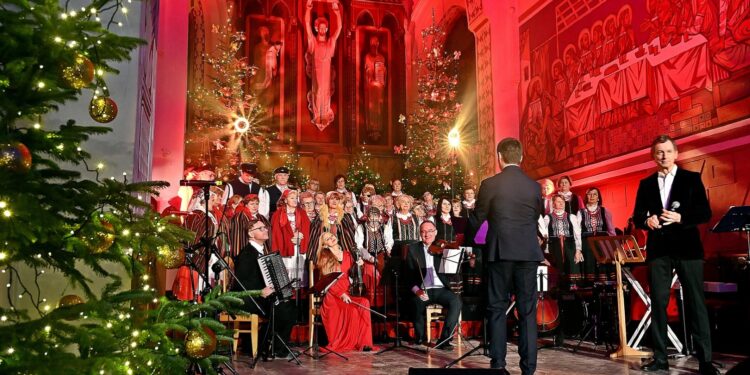 19.12.2025. Masłów. Kolędowanie / Fot. Centrum Edukacji i Kultury "Szklany Dom" - Facebook