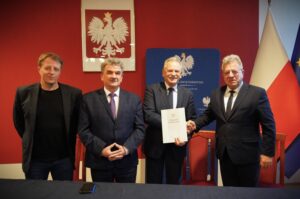 17.12.2025. Kielce. Podpisanie umów na usuwanie skutków klęsk żywiołowych / źródło: gov.pl