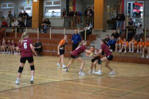 Blisko 1000 młodych szczypiornistów rywalizowało w Turnieju Mikołajkowym - Radio Kielce 07.12.2025. Kielce. Międzynarodowy Turniej Piłki Ręcznej o Puchar Prezydenta Miasta Kielce / Fot. Maciej Makuła - Radio Kielce