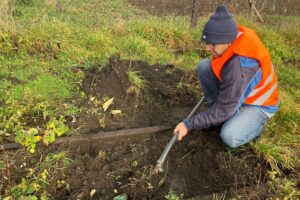 Turystyczne drezyny wracają na kolejne tory Ponidzia - Radio Kielce Towarzystwo Przyjaciół Ponidzia planuje reaktywację ruchu turystycznego na trasie dawnej kolejki wąskotorowej w Chrobrzu / Fot. Towarzystwo Przyjaciół Ponidzia