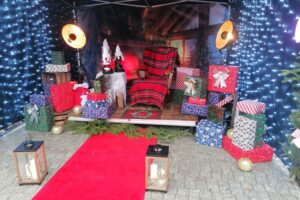 Świąteczne miasteczko w sercu tężni - Radio Kielce 13.12.2025. Busko-Zdrój. Tężnia solankowa / Fot. Marta Gajda-Kruk - Radio Kielce