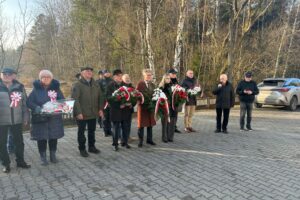 W Kielcach uczczono ofiary stanu wojennego - Radio Kielce 13.12.2025. Kielce. Areszt Śledczy w Kielcach. 44. rocznica wybuchu Stanu Wojennego / Fot. Iwona Murawska-Bujnowicz - Radio Kielce