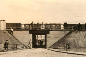 Kielce. Ulica Romualda Mielczarskiego. 1941 rok. Wiadukt kolejowy / źródło: fotopolska.eu