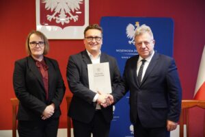 17.12.2025. Kielce. Podpisanie umów na usuwanie skutków klęsk żywiołowych / źródło: gov.pl