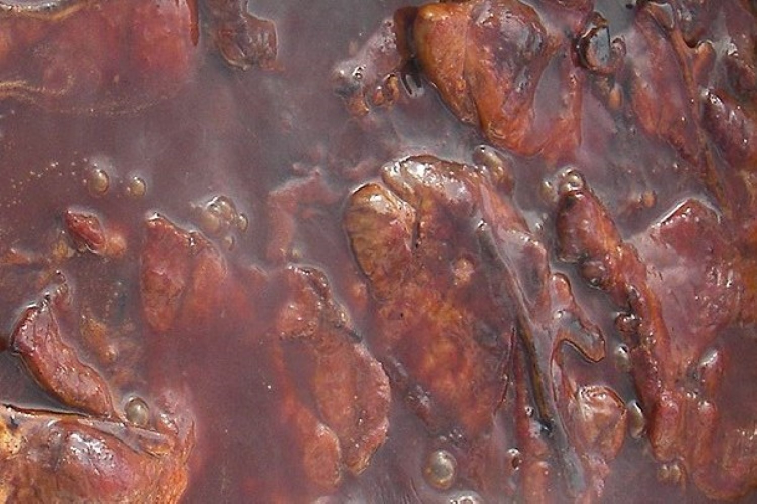 Łatwy sos BBQ z leśną nutą