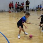 Dzieci z Akademii Piłki manualnej z Końskich, Smykowa i Przysuchy na sportowo obchodziły Mikołajki