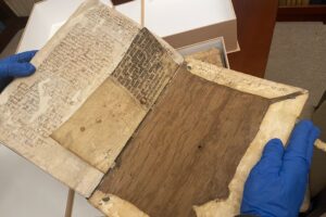 Sandomierz. Biblioteka Diecezjalna w Sandomierzu. Odnowione rękopisy / Fot. Grażyna Szlęzak-Wójcik - Radio Kielce