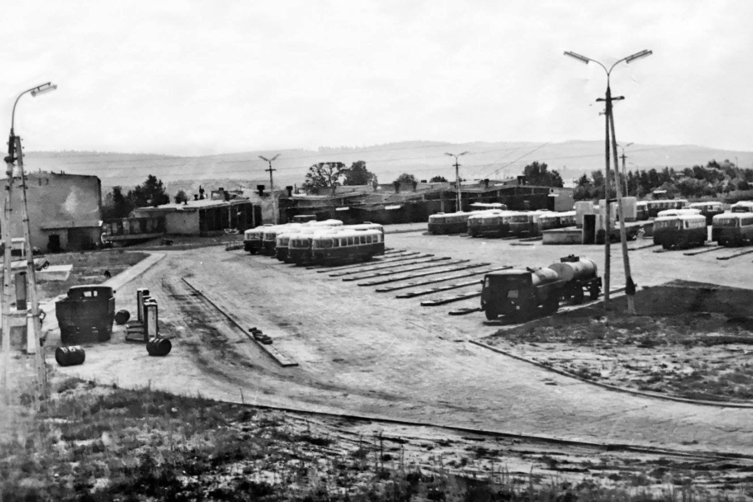 Kielce. Ulica Jagiellońska. 1967 rok. Zajezdnia Miejskiego Przedsiębiorstwa Komunikacji w Kielcach przy ul. Jagiellońskiej; źródło: facebook.com/KielceNaPrzestrzeniLat