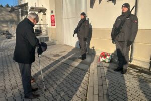 W Kielcach uczczono ofiary stanu wojennego - Radio Kielce 13.12.2025. Kielce. Areszt Śledczy w Kielcach. 44. rocznica wybuchu Stanu Wojennego / Fot. Iwona Murawska-Bujnowicz - Radio Kielce