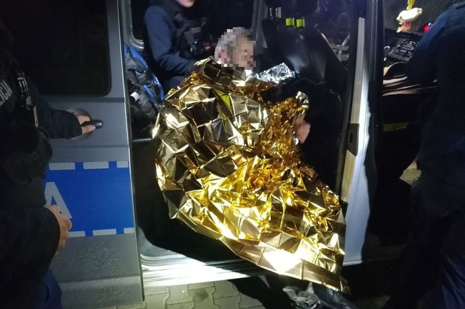 W wigilijny wieczór policjanci ruszyli do lasu na pomoc