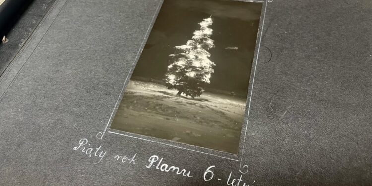 Kielce. Archiwum Państwowe w Kielcach. Album z 1954 roku / Fot. Dorota Klusek - Radio Kielce