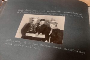 Kielce. Archiwum Państwowe w Kielcach. Album z 1954 roku / Fot. Dorota Klusek - Radio Kielce