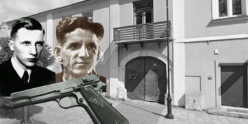 Końskie. Dom w którym mieszkał Maksymilian Szymański "Relampago". Na zdjęciach wykonawcy wyroku na zdrajcy (od lewej): Tadeusz Jencz „Allan” i Zygmunt Wyrwicz „Cumulus”. / Źródło: akokregkielce.pl