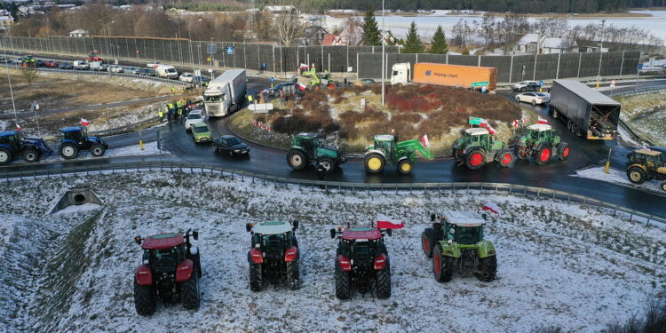 30.12.2025 Cedzyna. Protest rolników / Fot. Jarosław Kubalski - Radio Kielce