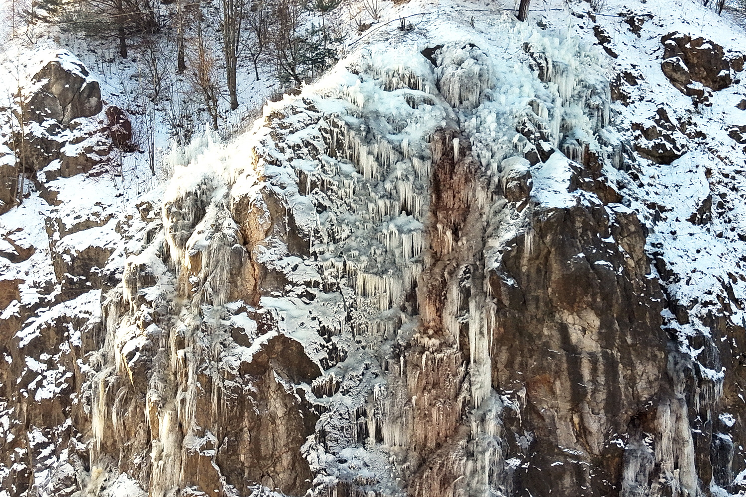 Kielce. Lodospad na Kadzielni