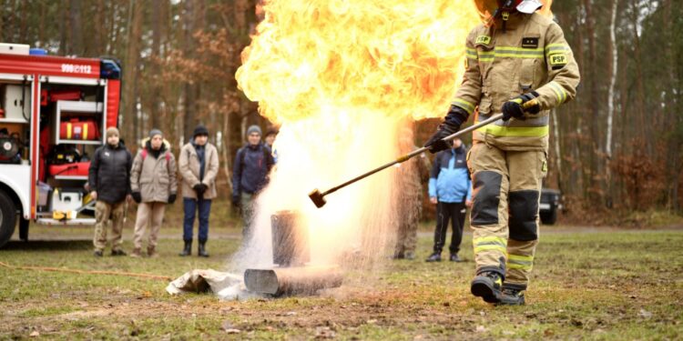 Żołnierze uczyli jak przetrwać - Radio Kielce Żołnierze uczyli jak przetrwać