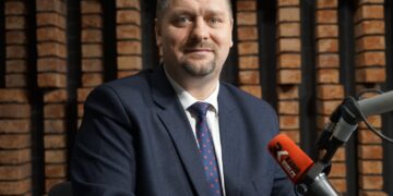 03.12.2025. Kielce. Radio Kielce. Rozmowa Dnia. Na zdjęciu: Michał Godowski – prezes Specjalnej Strefy Ekonomicznej „Starachowice” / Fot. Robert Felczak - Radio Kielce