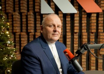 05.12.2025. Radio Kielce. Rozmowa Dnia. Na zdjęciu: ks. Krzysztof Banasik - zastępca dyrektora Caritas Diecezji Kieleckiej / Fot. Piotr Kwaśniewski - Radio Kielce