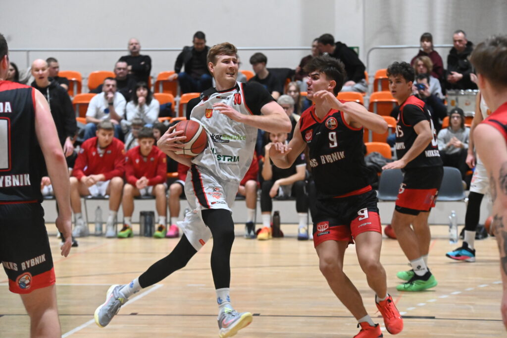 Wygrana koszykarzy UJK. Popis gry w czwartej kwarcie - Radio Kielce 13.12.2025. Kielce. II liga koszykówki. Mecz UJK Kielce - MKKS Rybnik / Fot. UJK Kielce