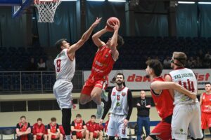 21.12.2025. Sosnowiec. Mecz II ligi koszykarzy Zagłębie Sosnowiec - AZS UJK Kielce / Fot. Facebook