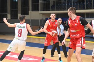 21.12.2025. Sosnowiec. Mecz II ligi koszykarzy Zagłębie Sosnowiec - AZS UJK Kielce / Fot. Facebook