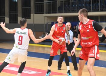 21.12.2025. Sosnowiec. Mecz II ligi koszykarzy Zagłębie Sosnowiec - AZS UJK Kielce / Fot. Facebook