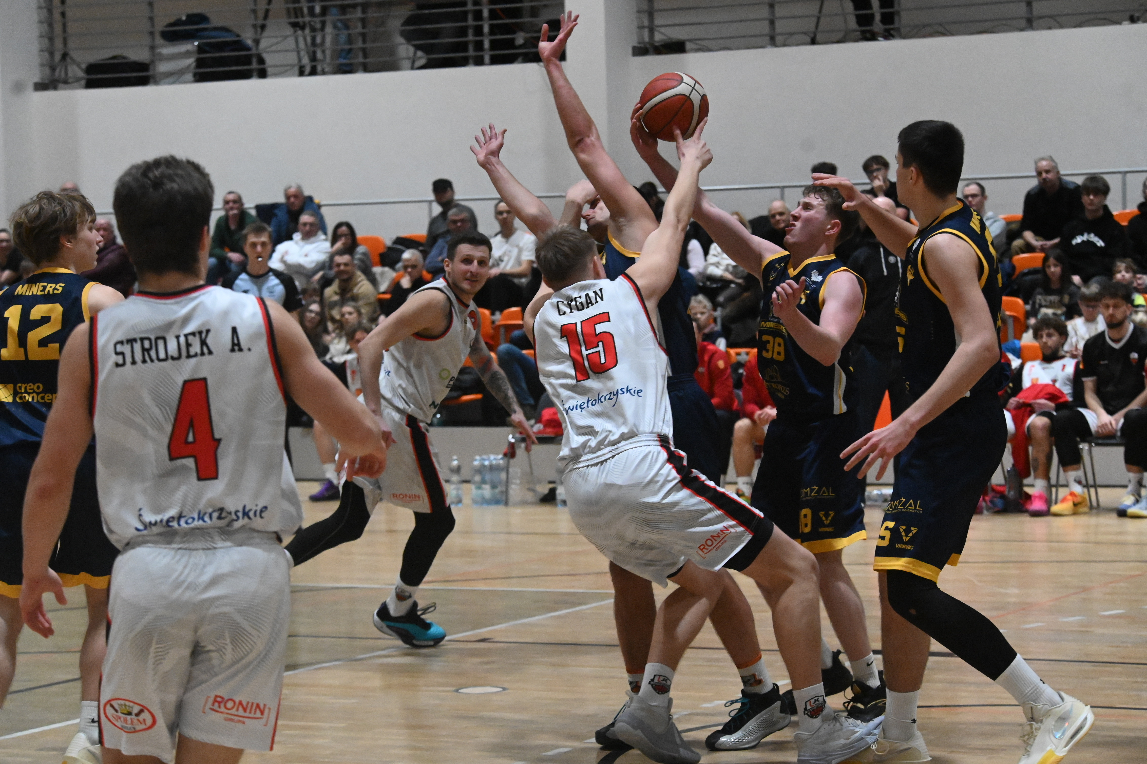 UJK Kielce bez litości dla młodego zespołu ze Śląska