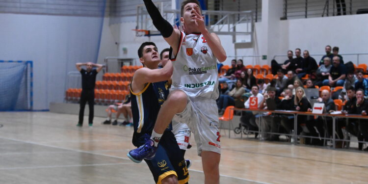 UJK Kielce bez litości dla młodego zespołu ze Śląska