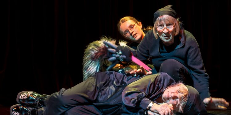 Teatralny projekt o manipulacji - Radio Kielce Teatralny projekt o manipulacji