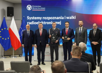 Przedstawiciele MON podpisali trzy umowy warte ok. 2,6 mld zł