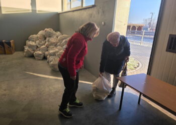 Potrzebujące rodziny otrzymały świąteczną pomoc - Radio Kielce Potrzebujące rodziny otrzymały świąteczną pomoc