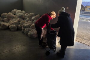 Potrzebujące rodziny otrzymały świąteczną pomoc - Radio Kielce Potrzebujące rodziny otrzymały świąteczną pomoc - Radio Kielce