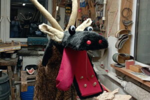 Z kożuchów i drewna lipowego – niezwykłe turonie zachwyciły jury - Radio Kielce Z kożuchów i drewna lipowego – niezwykłe turonie zachwyciły jury - Radio Kielce