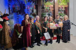 Z kożuchów i drewna lipowego – niezwykłe turonie zachwyciły jury - Radio Kielce Z kożuchów i drewna lipowego – niezwykłe turonie zachwyciły jury - Radio Kielce