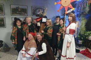 Z kożuchów i drewna lipowego – niezwykłe turonie zachwyciły jury - Radio Kielce Z kożuchów i drewna lipowego – niezwykłe turonie zachwyciły jury - Radio Kielce