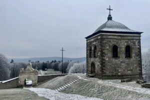 Sanktuarium już w bieli. Szopka zalśni w pełnej krasie w wigilię - Radio Kielce