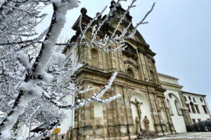 Sanktuarium już w bieli. Szopka zalśni w pełnej krasie w wigilię