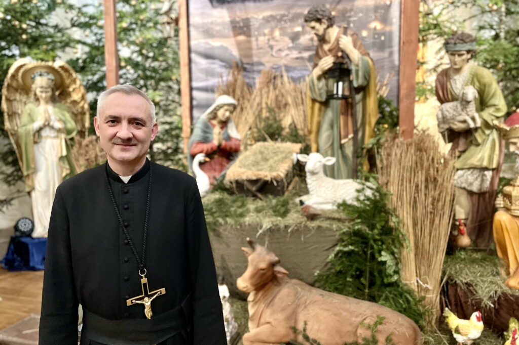 Sanktuarium już w bieli. Szopka zalśni w pełnej krasie w wigilię - Radio Kielce