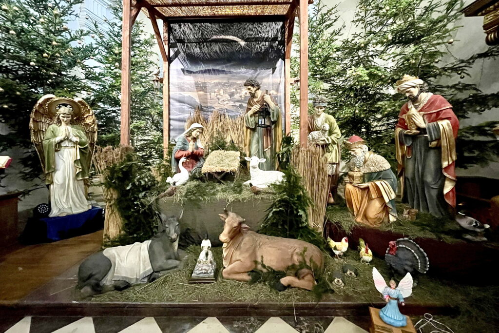 Sanktuarium już w bieli. Szopka zalśni w pełnej krasie w wigilię - Radio Kielce
