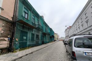 Palący problem przed oknami urzędu miasta - Radio Kielce 12.12.2025. Kielce. Kamienica przy ul. Piotrkowskiej 4 / Fot. Dariusz Kuc - Radio Kielce