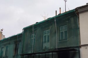 Palący problem przed oknami urzędu miasta - Radio Kielce 12.12.2025. Kielce. Kamienica przy ul. Piotrkowskiej 4 / Fot. Dariusz Kuc - Radio Kielce