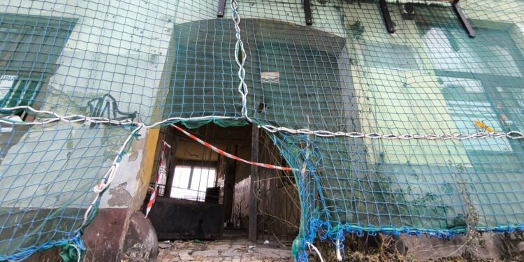 Palący problem przed oknami urzędu miasta - Radio Kielce Palący problem przed oknami urzędu miasta