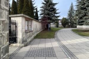 Teren wokół kościoła w Łagowie / Fot. Marcin Marszałek - Radio Kielce