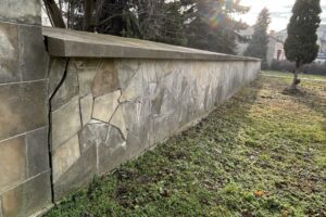 Teren wokół kościoła w Łagowie / Fot. Marcin Marszałek - Radio Kielce